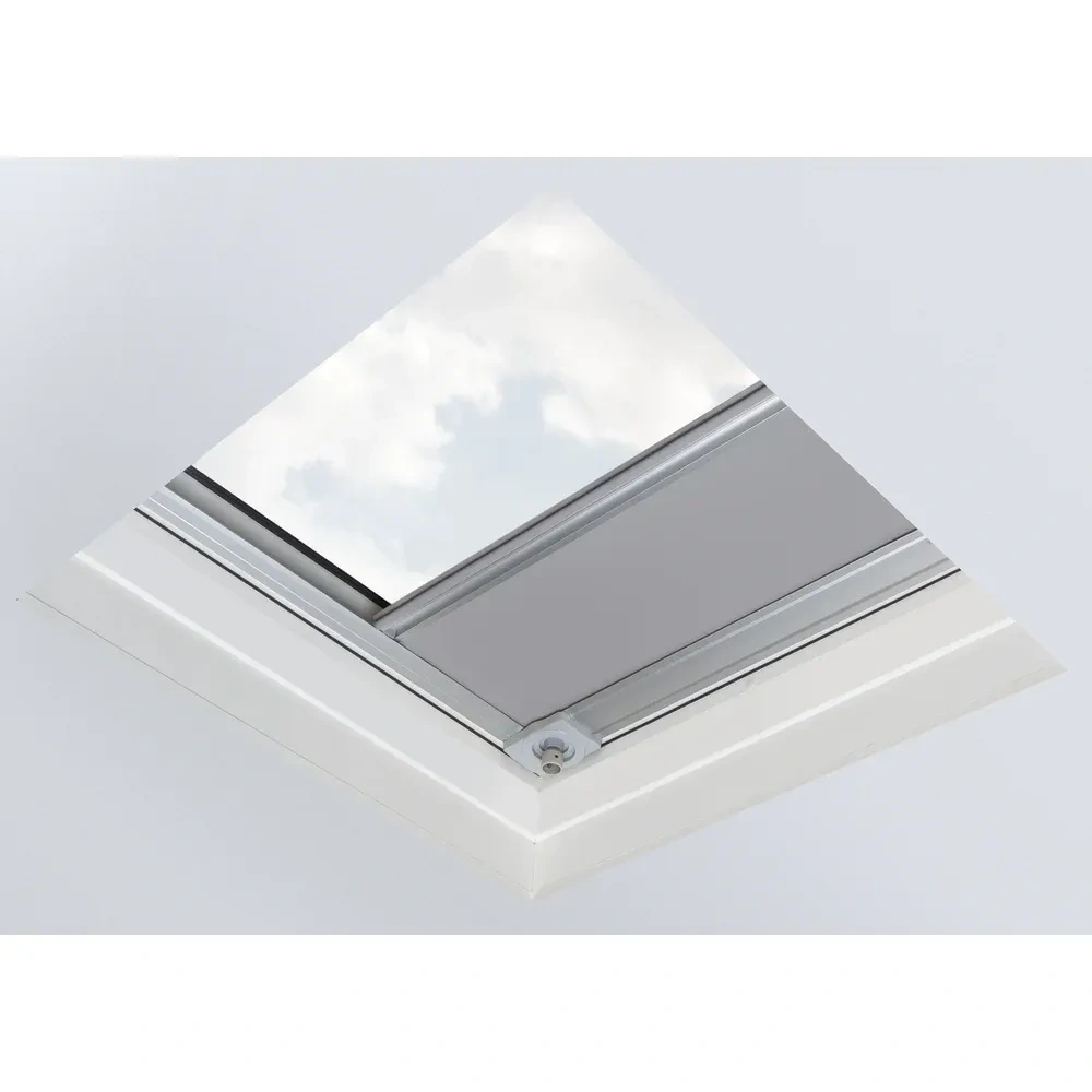 Tenda avvolgibile oscurante per finestre da tetto Fakro Karwei Bianco colore 
